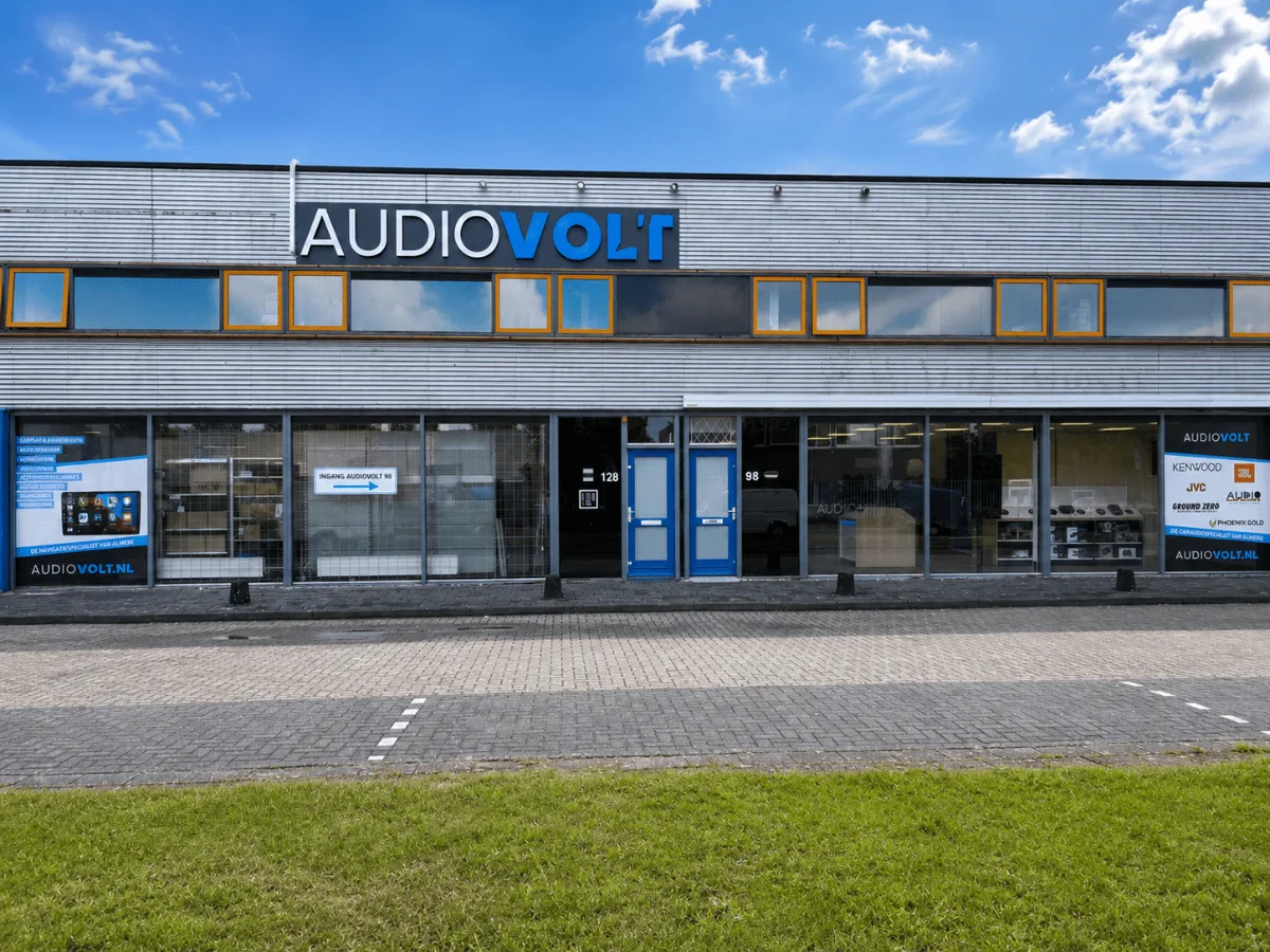 Gevel van de AudioVolt-winkel aan de Markerkant in Almere