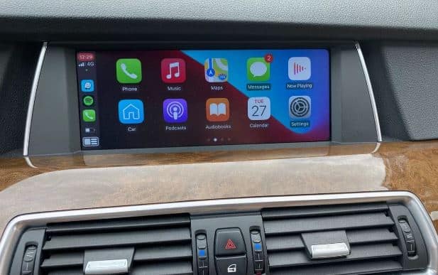 BMW 5-serie F10 en F11 carplay en Android auto navigatie inbouwvoorbeeld